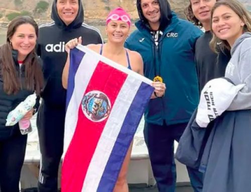 Tica es la mejor latina en la historia en completar reto mundial de aguas abiertas